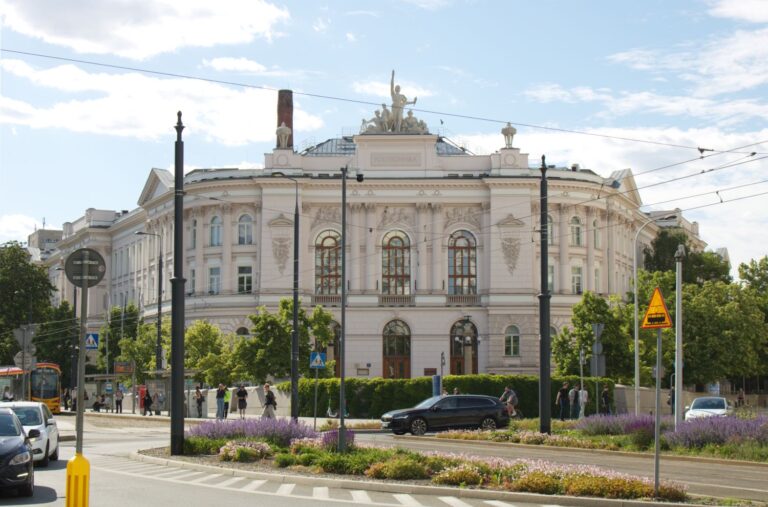 Politechnika Warszawska Pl. Politechniki 1, Warszawa – przebudowa w gmachu głównym
