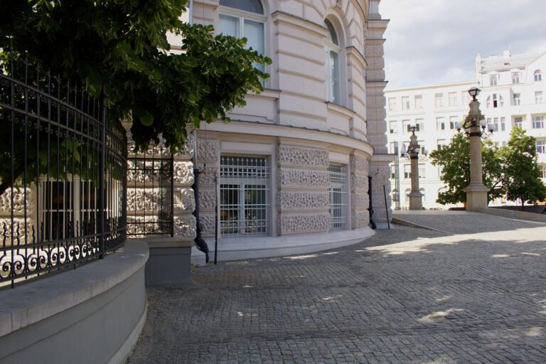 Politechnika Warszawska Pl. Politechniki 1, Warszawa – przebudowa w gmachu głównym