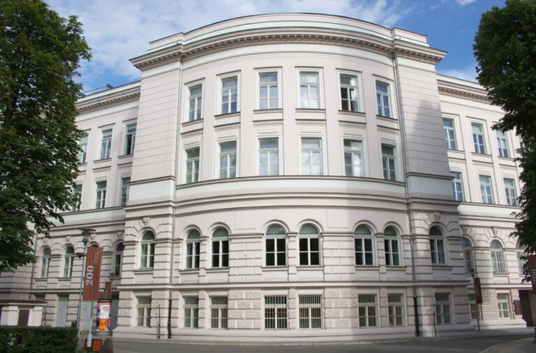 Politechnika Warszawska Pl. Politechniki 1, Warszawa – przebudowa w gmachu głównym