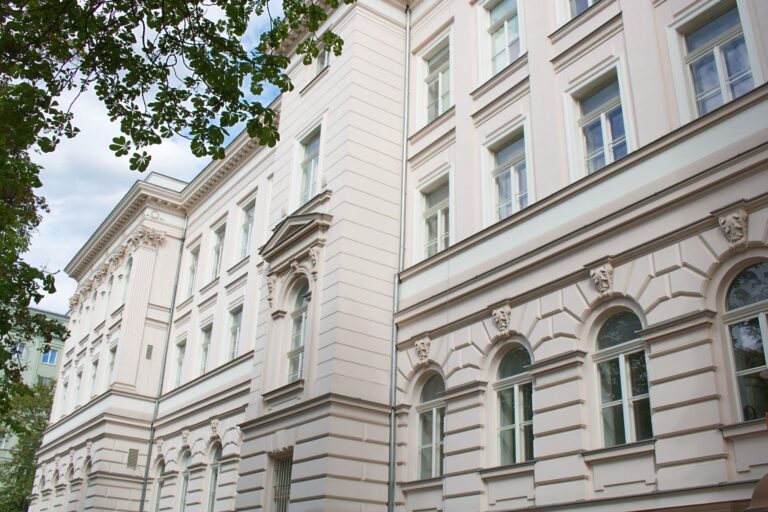 Politechnika Warszawska Pl. Politechniki 1, Warszawa – przebudowa w gmachu głównym
