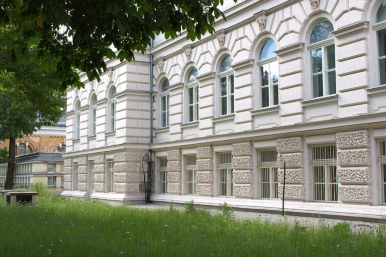 Politechnika Warszawska Pl. Politechniki 1, Warszawa – przebudowa w gmachu głównym