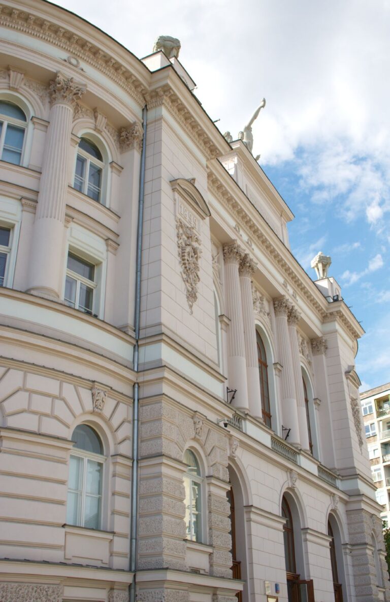 Politechnika Warszawska Pl. Politechniki 1, Warszawa – przebudowa w gmachu głównym